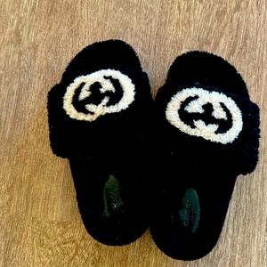 Authentic Gucci slides shearling size 38 excellent condition